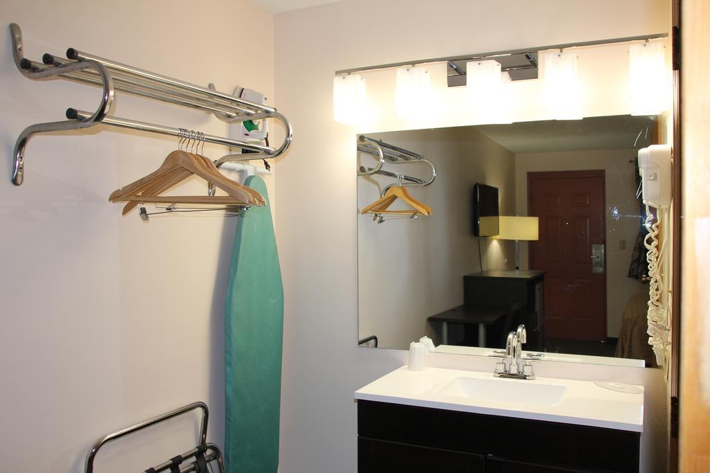 Sterling Inn Near Iag Airport Niagara Falls Zewnętrze zdjęcie